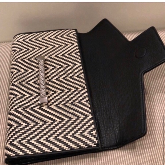 NWOT Vince Camuto Julia Clutch - Picture 5 of 5